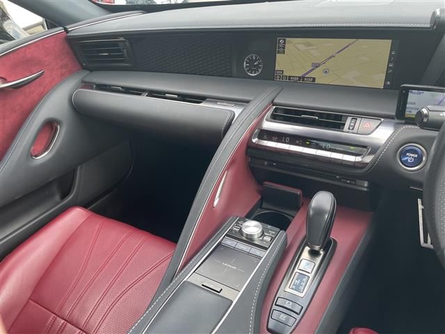 2017 Lexus LC — миниатюра 16