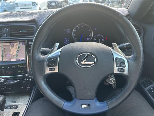 2011 Lexus IS F — миниатюра 16