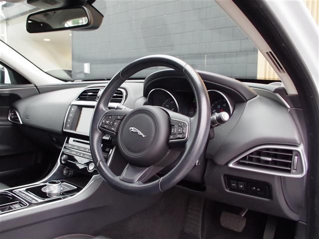 2015 Jaguar XE — миниатюра 22