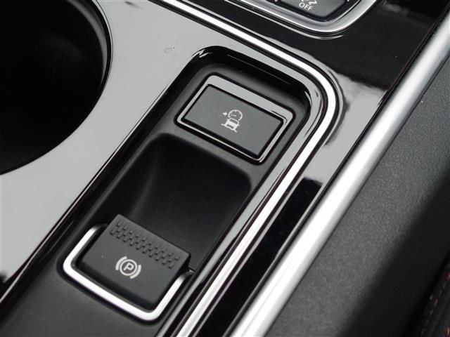 2015 Jaguar XE — миниатюра 18