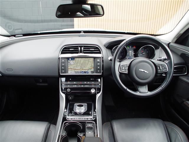 2015 Jaguar XE — фото 3