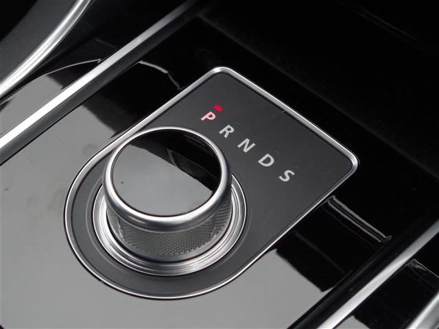 2015 Jaguar XE — миниатюра 16