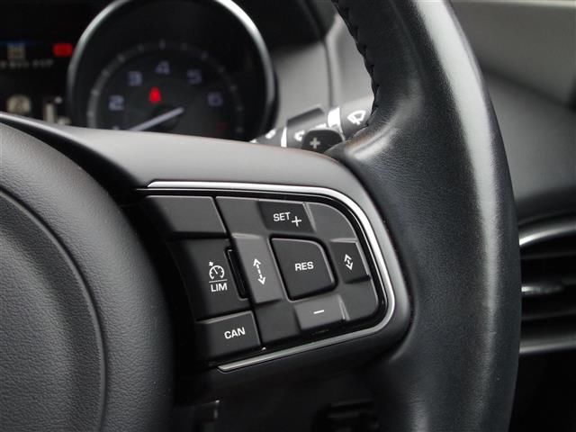 2015 Jaguar XE — фото 8
