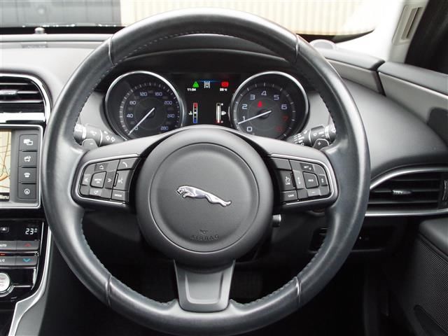 2015 Jaguar XE — фото 6
