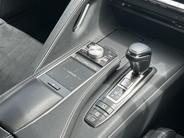 2017 Lexus LC — миниатюра 14
