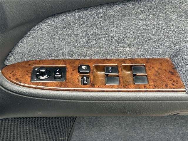 صورة مصغرة 17 لـ 1996 Nissan GLORIA