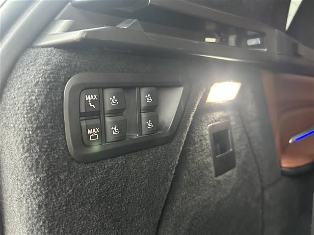 2020 BMW X7 — миниатюра 18