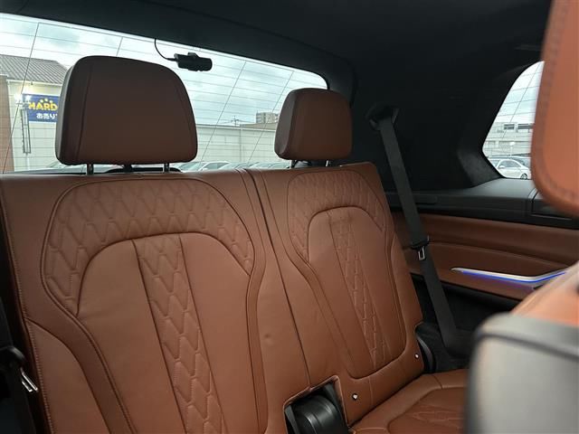 2020 BMW X7 — миниатюра 16