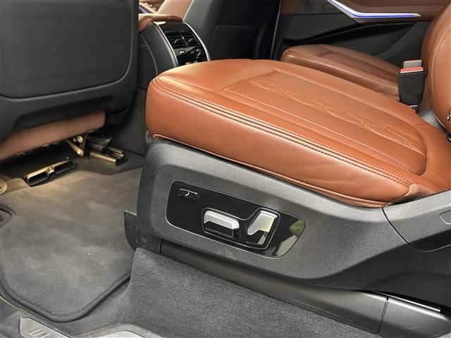 2020 BMW X7 — миниатюра 12