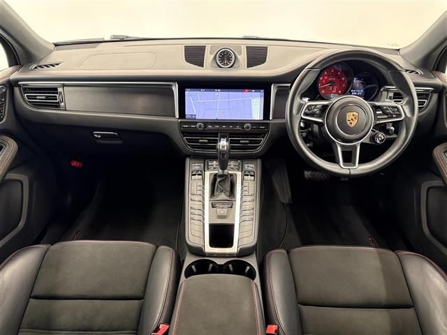 صورة 3 لـ 2021 Porsche MACAN
