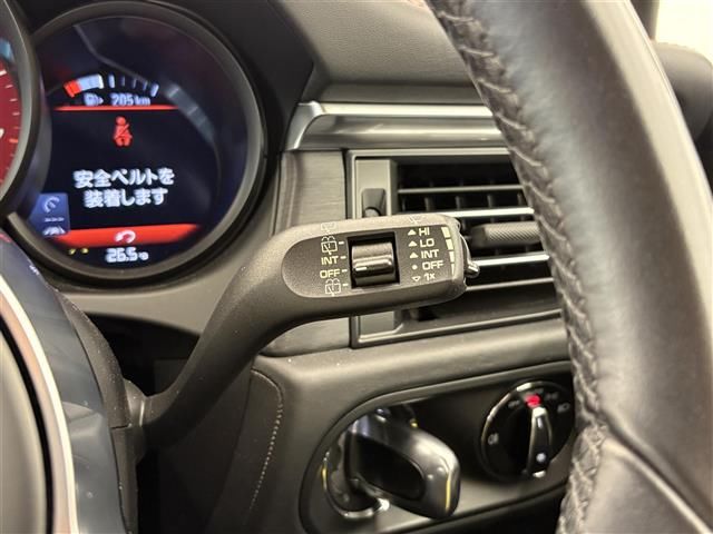 صورة 10 لـ 2021 Porsche MACAN