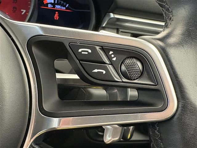 صورة 8 لـ 2021 Porsche MACAN