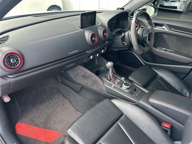 صورة مصغرة 19 لـ 2018 AUDI RS3