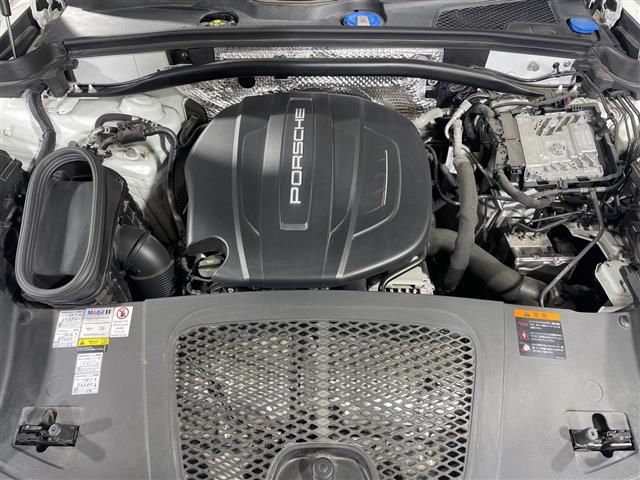 2021 Porsche MACAN photo 3