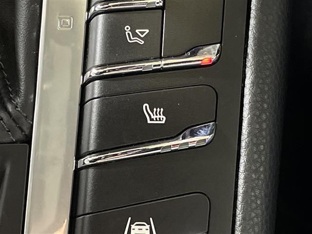 2021 Porsche MACAN photo 8