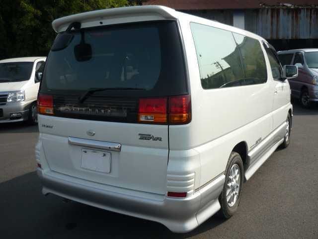 1998 Nissan ELGRAND — фото 2