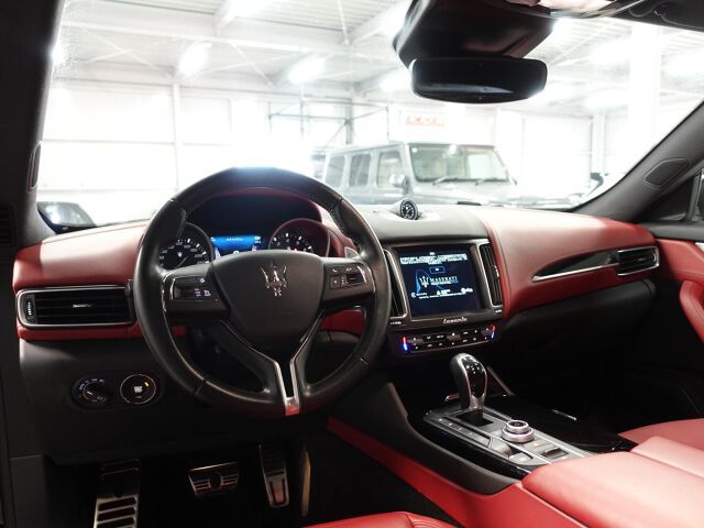 2017 Maserati LEVANTE — миниатюра 3