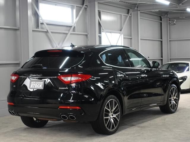 2017 Maserati LEVANTE — миниатюра 2