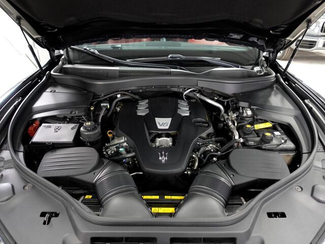 2017 Maserati LEVANTE — миниатюра 9