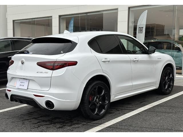 2022 ALFA Romeo STELVIO — миниатюра 2