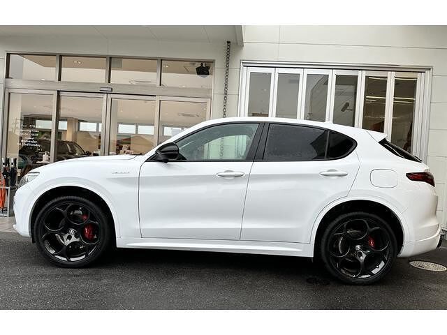 2022 ALFA Romeo STELVIO — миниатюра 5