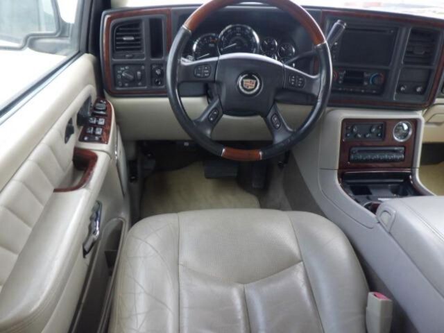2011 Cadillac ESCALADE 缩略图 3