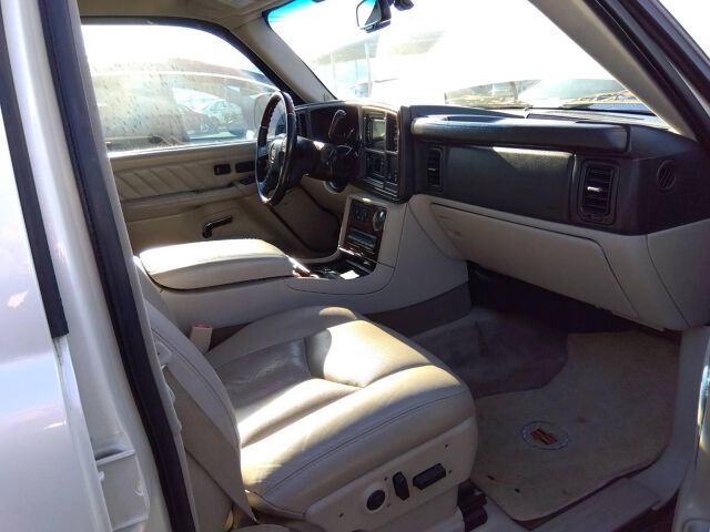 2011 Cadillac ESCALADE 缩略图 4