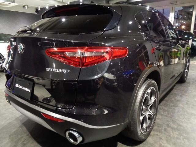 2021 ALFA Romeo STELVIO — миниатюра 3