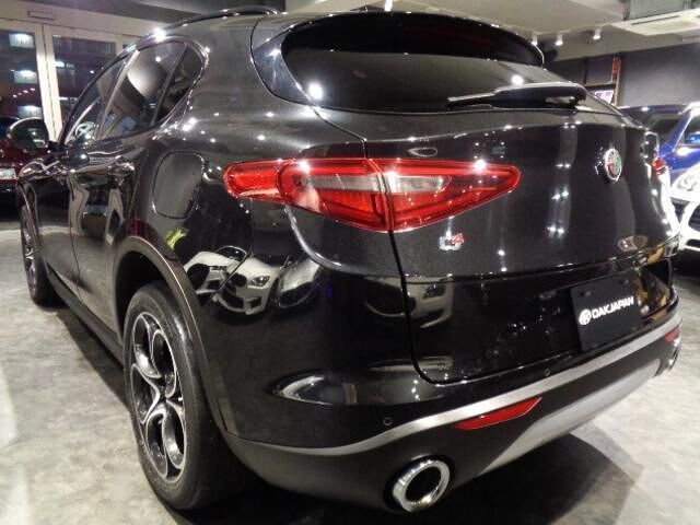 2021 ALFA Romeo STELVIO — миниатюра 4