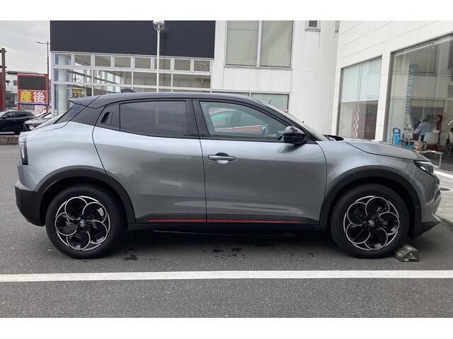 2025 ALFA Romeo JUNIOR 照片 6