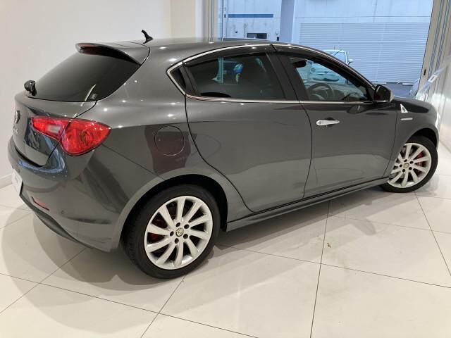 2012 ALFA Romeo GIULIETTA 照片 2