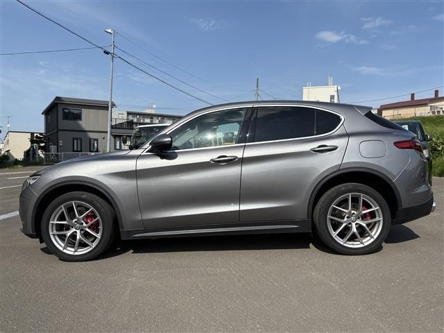 صورة 8 لـ 2018 ALFA Romeo STELVIO
