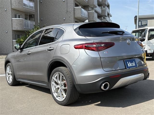 صورة 7 لـ 2018 ALFA Romeo STELVIO