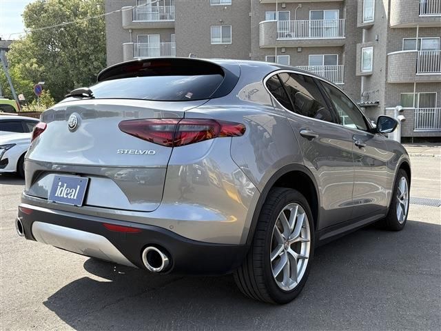 صورة 5 لـ 2018 ALFA Romeo STELVIO