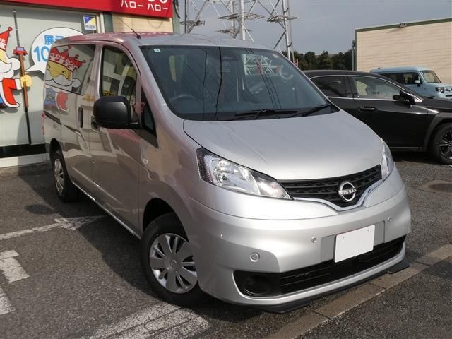 2026 Nissan NV200VANETTE WAGON 照片 2
