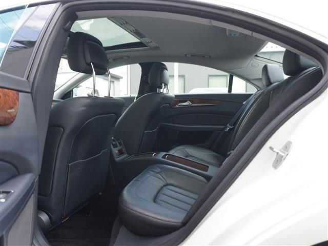 2011 Mercedes-BENZ CLS — миниатюра 11