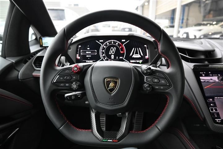 صورة مصغرة 12 لـ 2024 Lamborghini REVUELTO