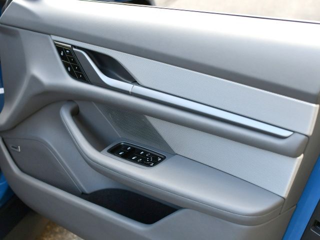 2021 Porsche TAYCAN 缩略图 17