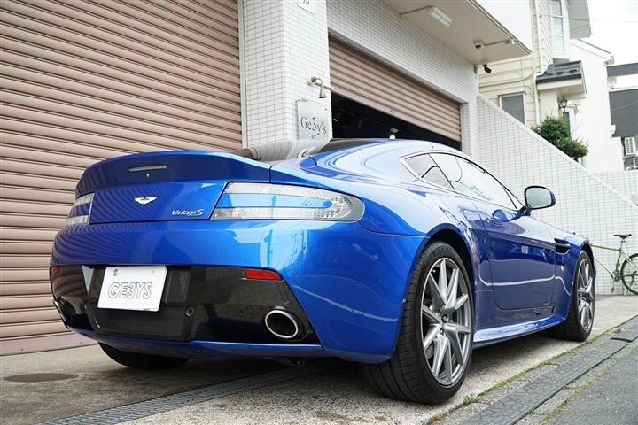 2011 Aston Martin V8 — миниатюра 16