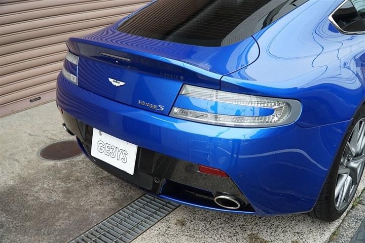 2011 Aston Martin V8 — миниатюра 18