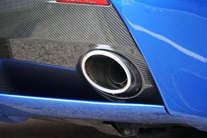 2011 Aston Martin V8 — миниатюра 20