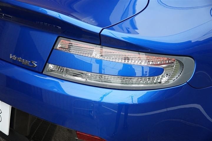 2011 Aston Martin V8 — миниатюра 25