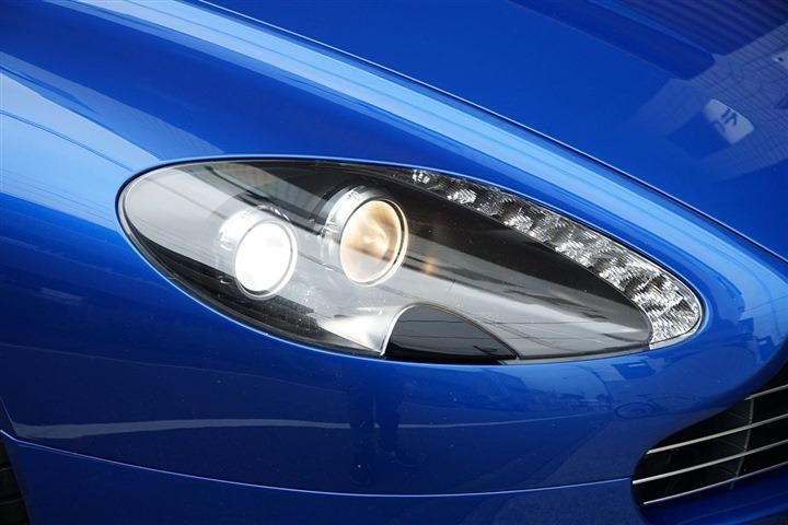 2011 Aston Martin V8 — миниатюра 26
