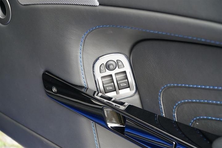 2011 Aston Martin V8 — миниатюра 28