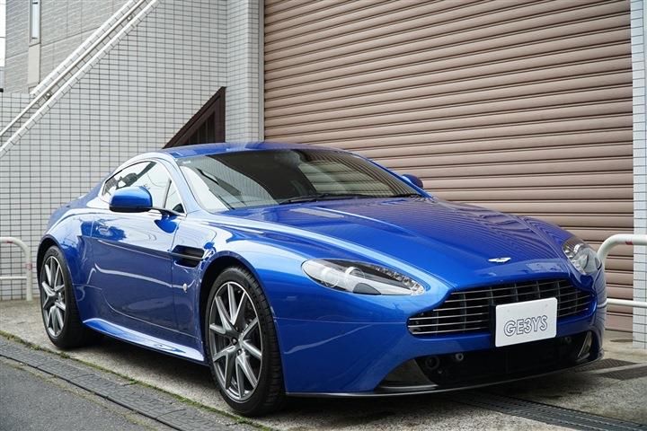 2011 Aston Martin V8 — фото 1