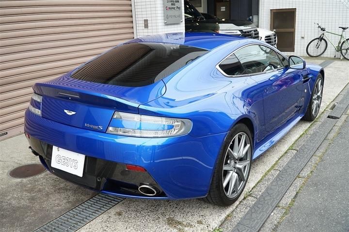 2011 Aston Martin V8 — миниатюра 15