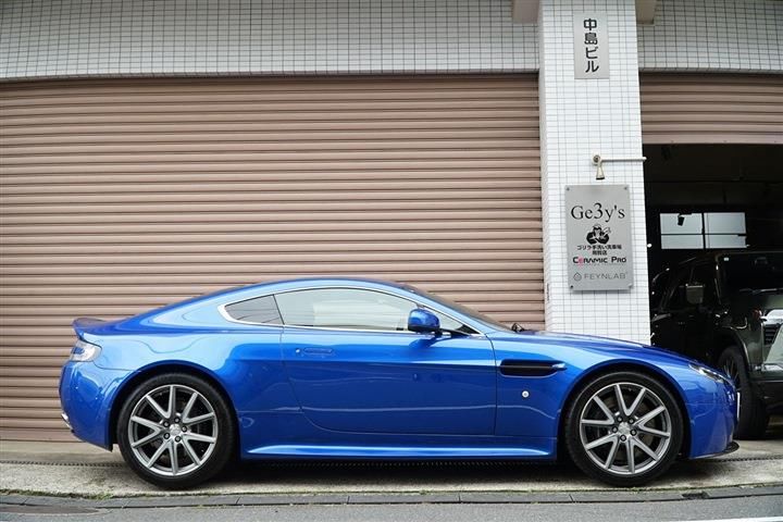 2011 Aston Martin V8 — миниатюра 14