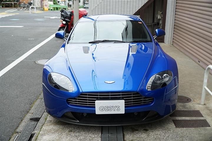 2011 Aston Martin V8 — миниатюра 13