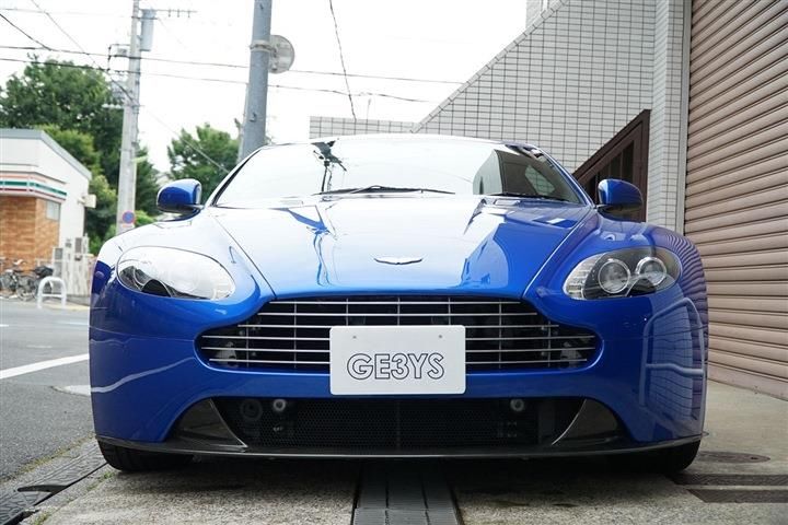 2011 Aston Martin V8 — миниатюра 12