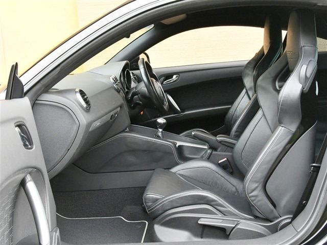 صورة مصغرة 16 لـ 2010 AUDI TT RS COUPE